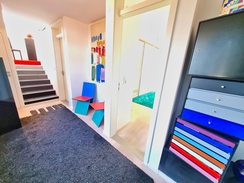 Ihr Entree gen Schlafzimmer, Kinderzimmer und Treppe zur zweiten Ebene Ihrer Wohnung